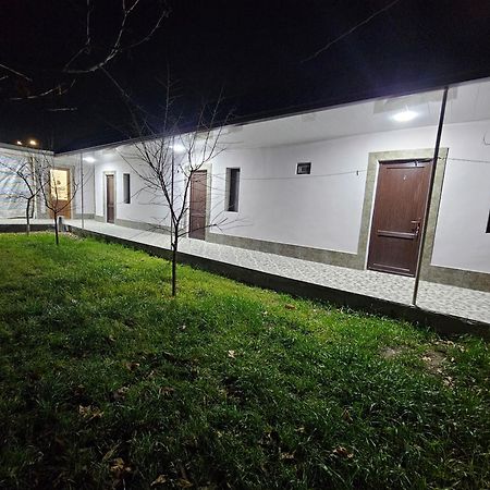 Galstyans Hotels Zvartnots Airport P'arak'ar ภายนอก รูปภาพ