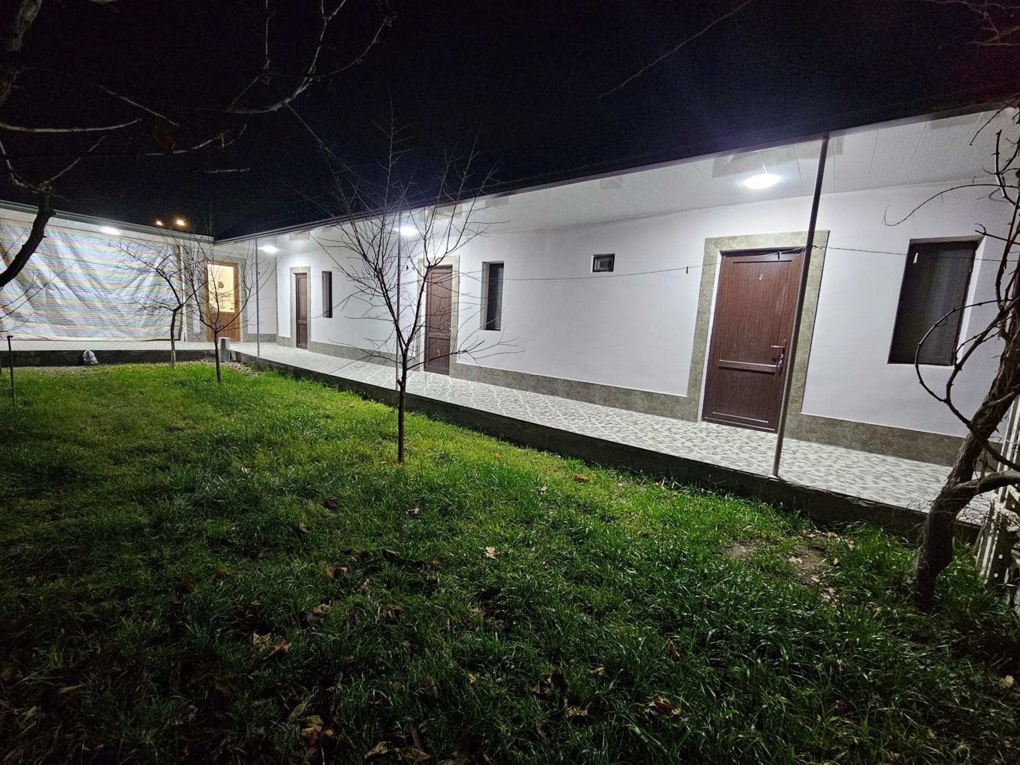 Galstyans Hotels Zvartnots Airport P'arak'ar ภายนอก รูปภาพ